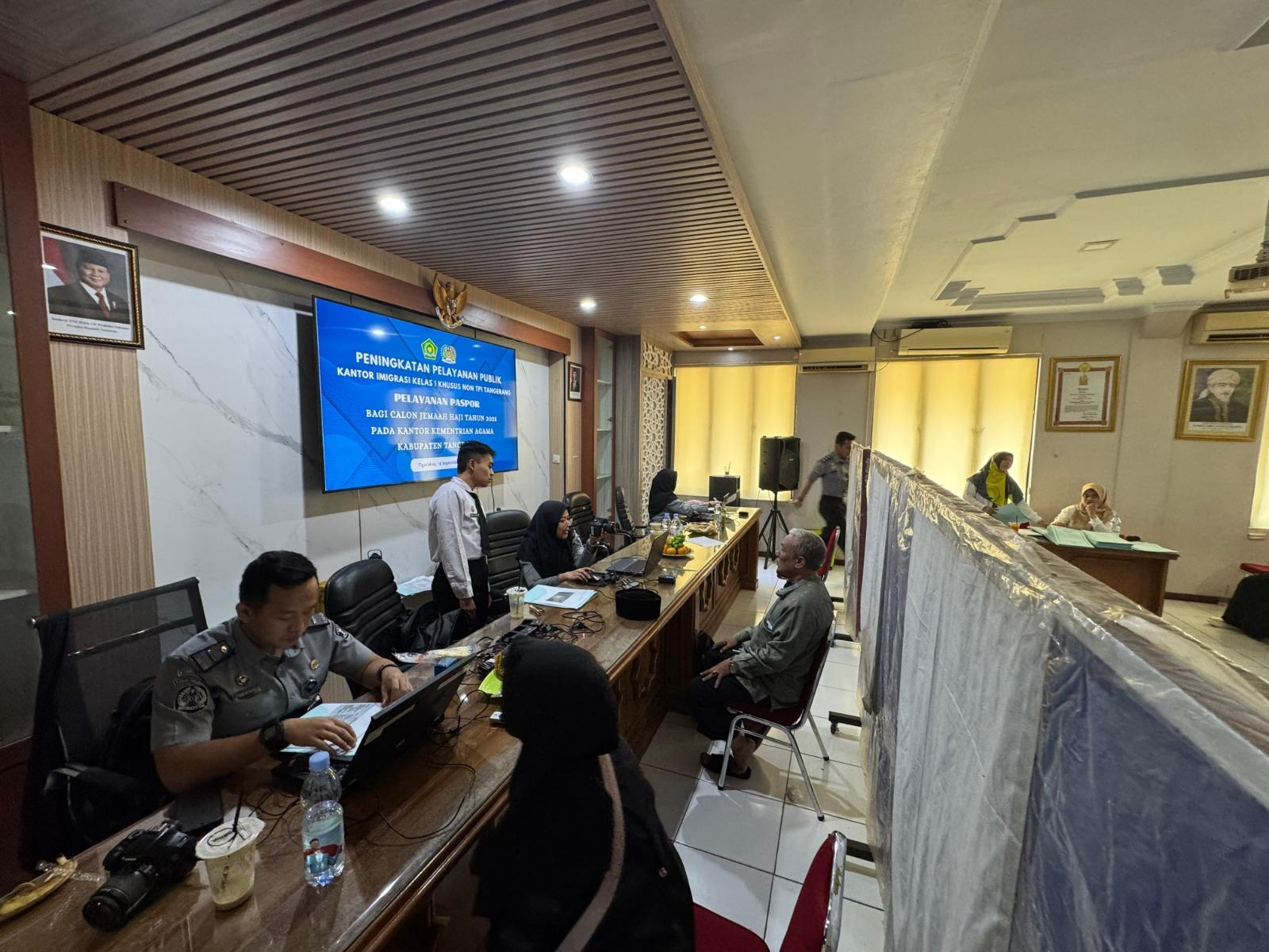 MELAYANI TAMU ALLAH, IMIGRASI TANGERANG DUKUNG KEMENAG DALAM PELAYANAN PASPOR 